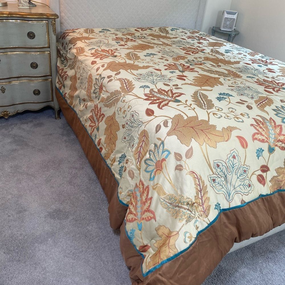 Floral Patterned Bedding King comforter - Picture 4 of 5